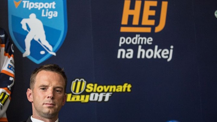 Ceny pre najlepších hráčov zápasu Nitra - Trenčín odovzdá Richard Lintner
